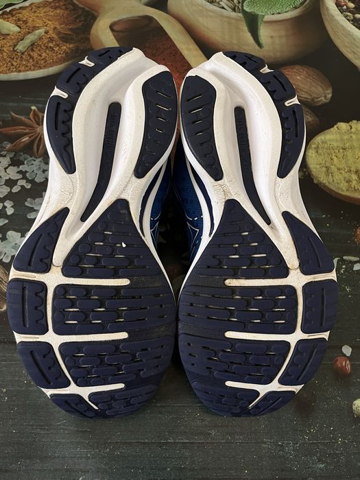 Женские  Крассовки Mizuno  Оригинал.
