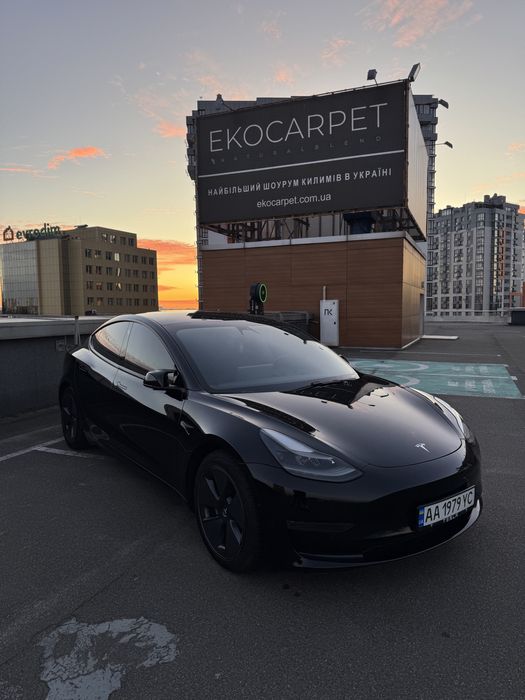 Tesla model 3 2021
