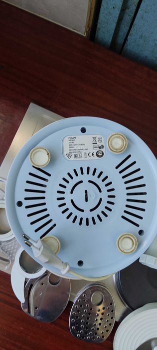 Продам кухонный комбайн Philips hr 7625