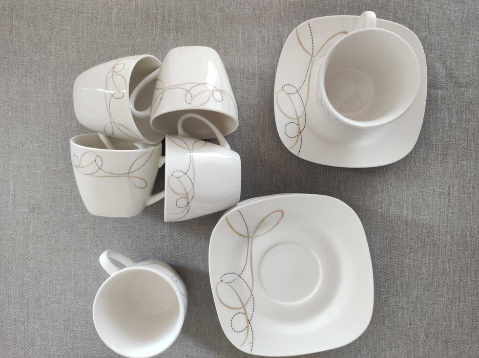 Zestaw 6szt. Filiżanek z podstawkami