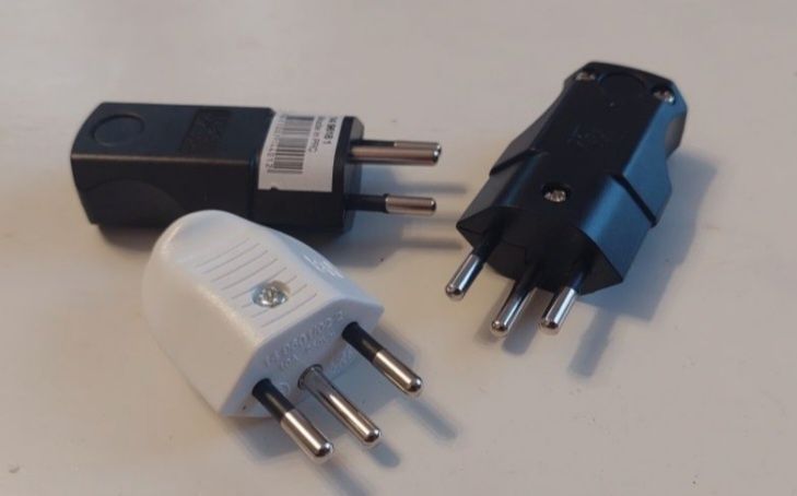 Вилка электрическая  для швейцарского генатора  Okay power.