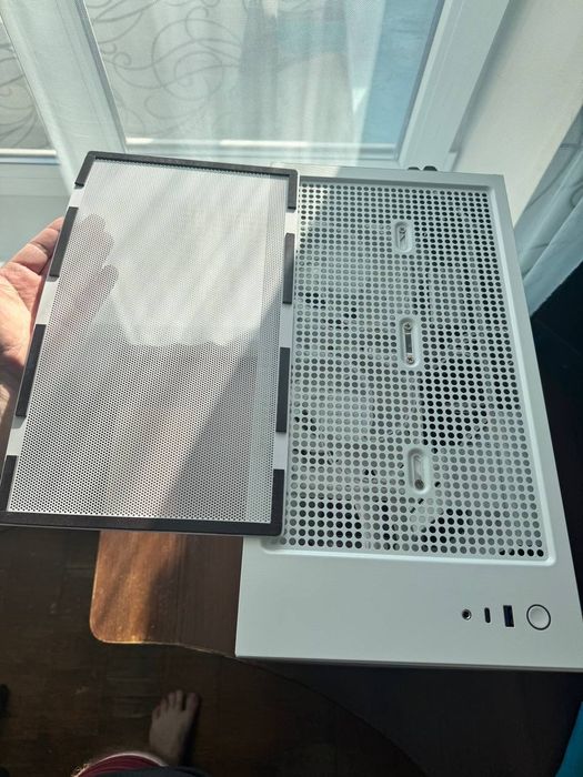 Корпус NZXT H5 Flow Tempered Glass без БП (CC-H51FW-01) White