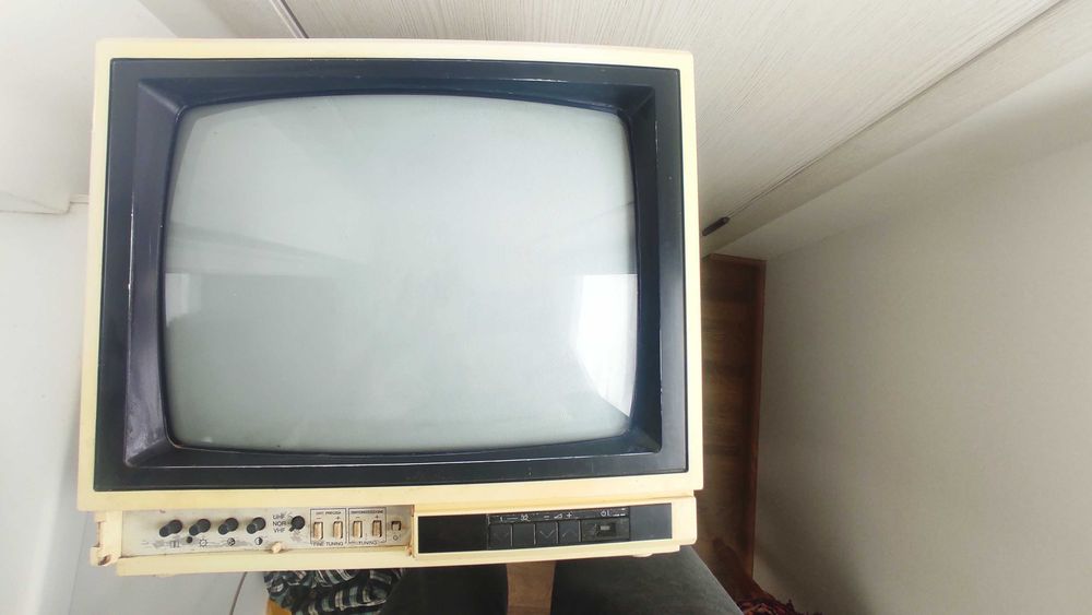 Вживаний телевізор SHARP-C1411SW
