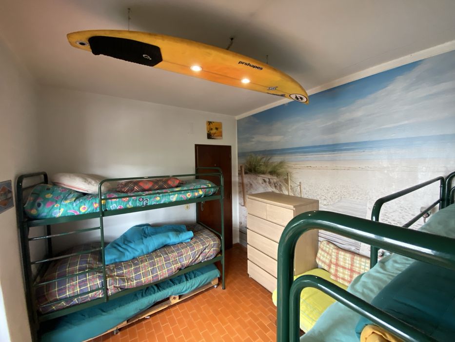 Quarto completo, motivo de surf
