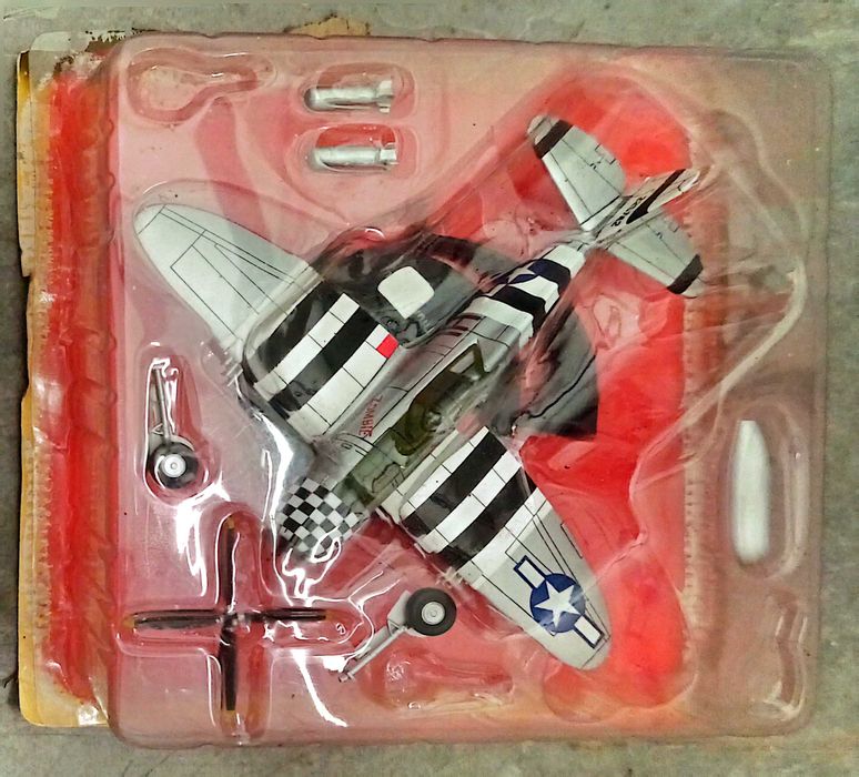 Thunderbolt P-47D "ZOMBIE" model diecast IXO 1:72 metal