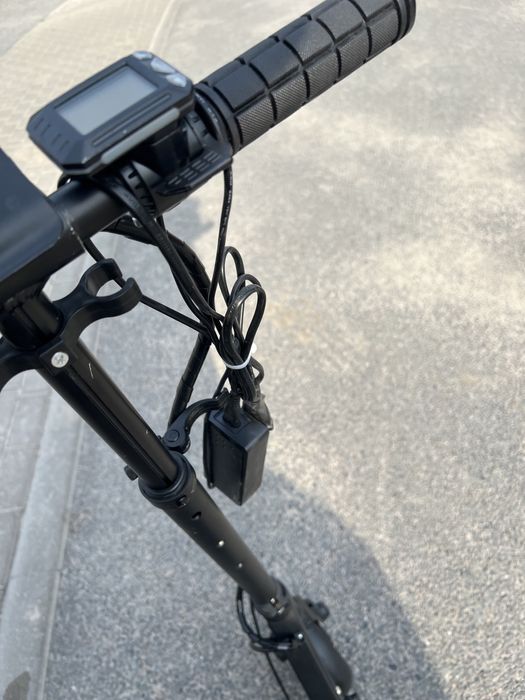 Hulajnoga elektryczna enero DIOSA czarna 250W