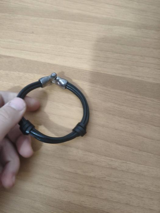 Pulseira unode50 preta em cabedal