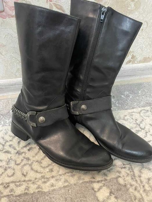 Черевики жіночі.