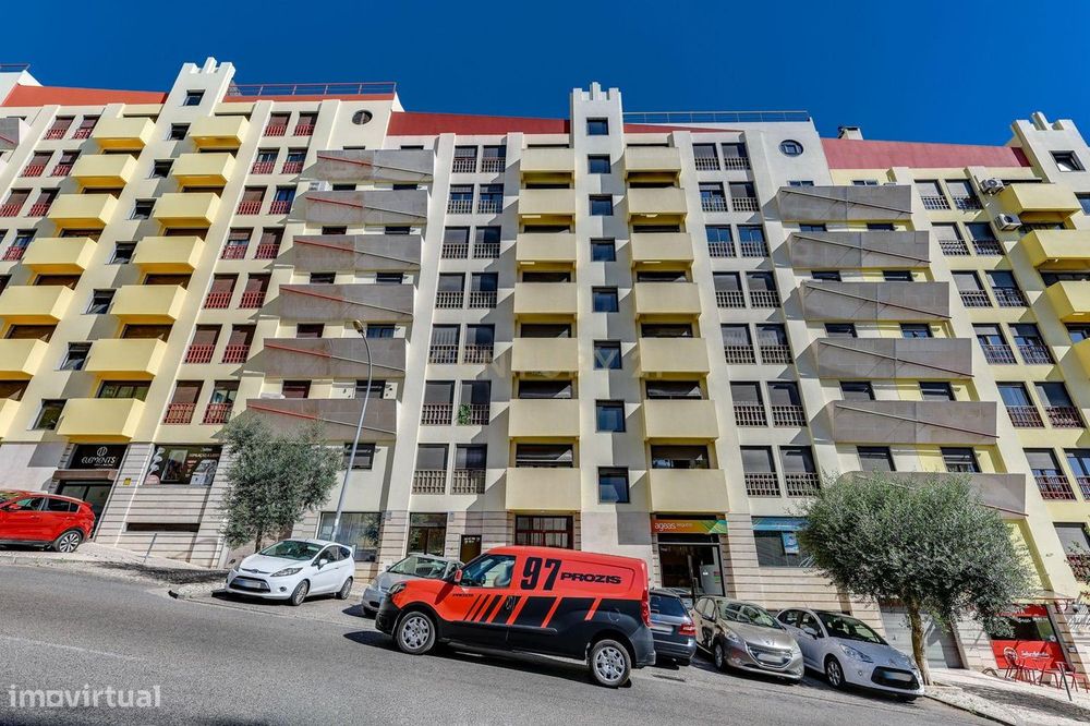 Apartamento T3 em Odivelas com garagem - Conforto e Localização Centra