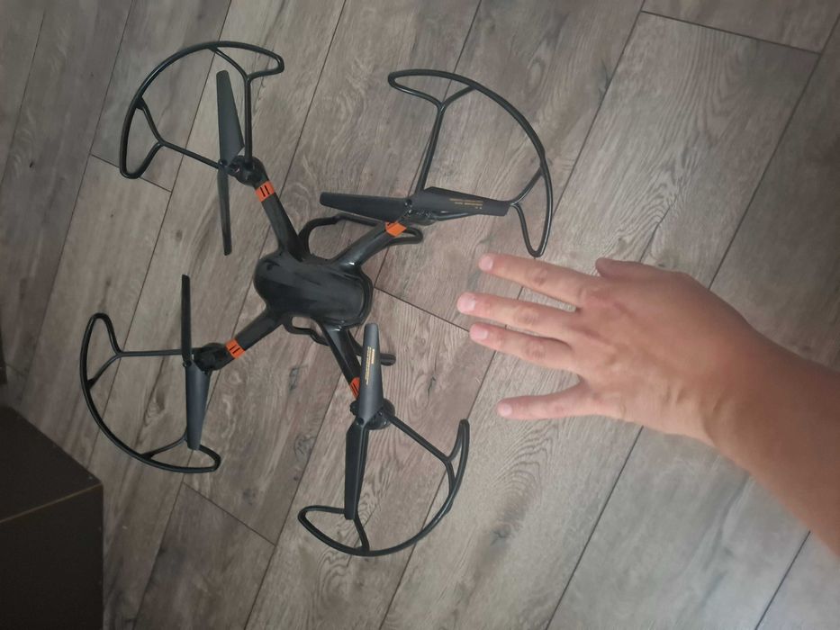 Duży dron hexatrop