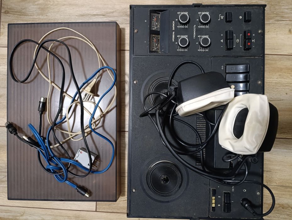 Бабінний магнітофон Ельфа 201 з навушниками Старт