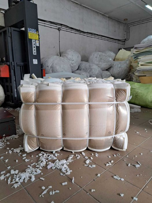 Ścinki pianki - zbelowane