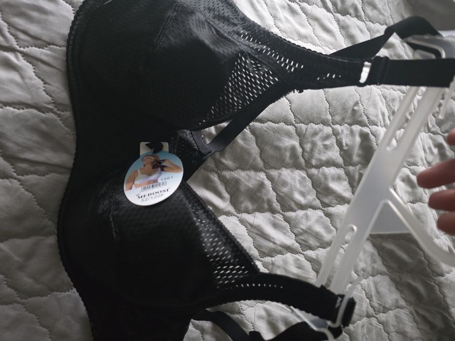 Biustonosz czarny 120 F