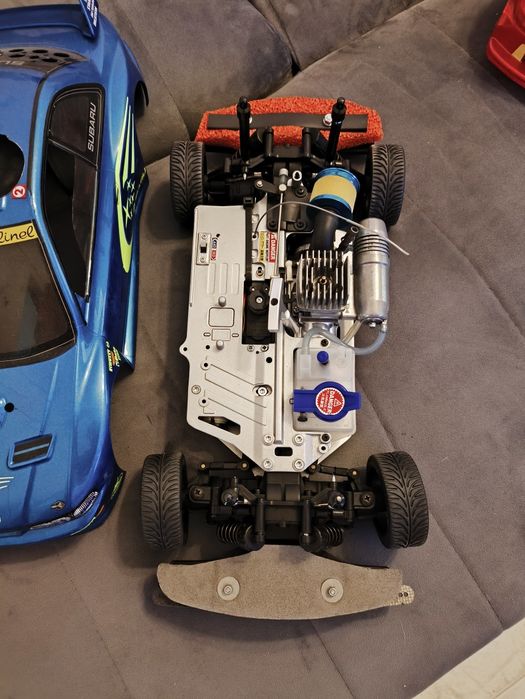 Carro telecomandado a gasolina