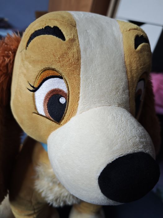 Wielka maskotka Disney lady zakochany kundel