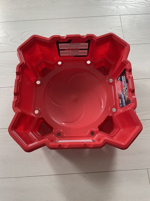 Блейблейд арена.