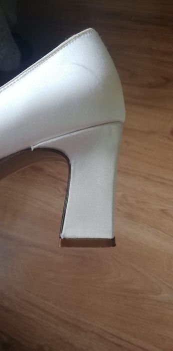 Buty ślubne białe