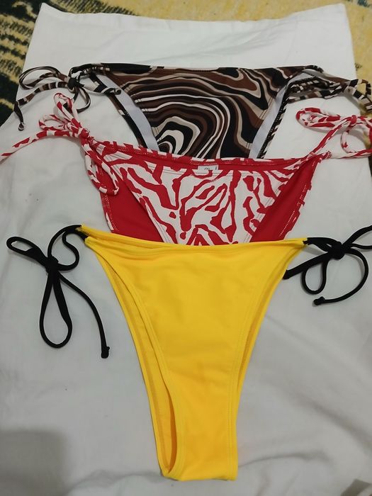 Três cuecas de biquíni