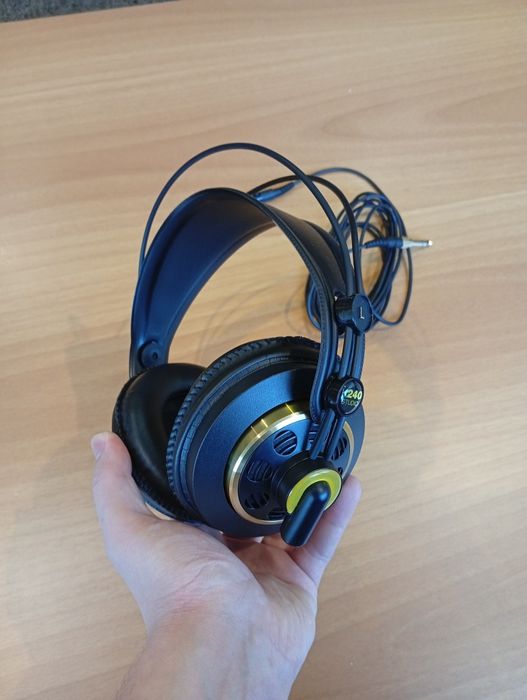 Fones AKG K-240 Studio Novos