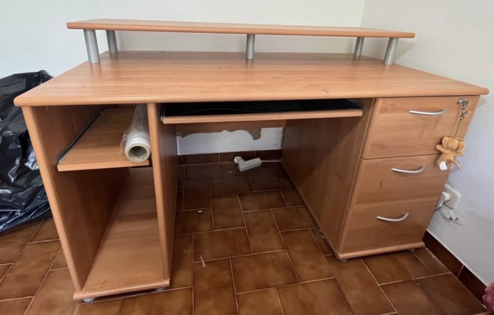 Secretaria de madeira