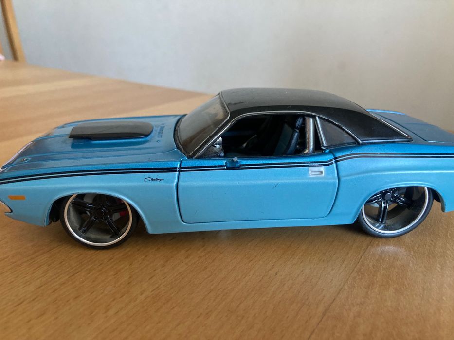 Продам машинку Dodge Challenger R/Tметалеву колекційну