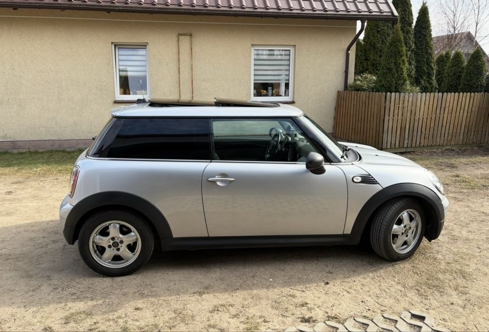 Mini one 1,6 benzyna 2010