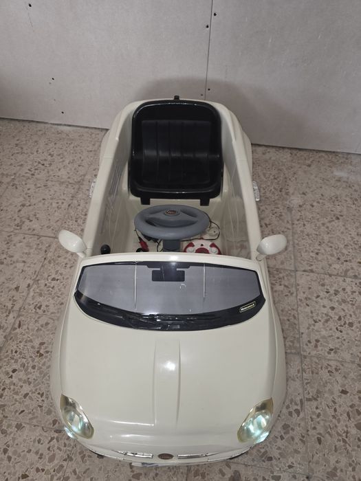 Carro com bateria e telecomando