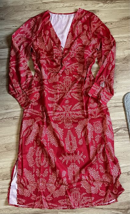 Czerwona sukienka na lato