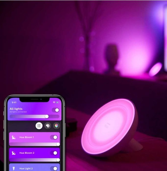 Продам Настільний світильник Philips Hue Bloom