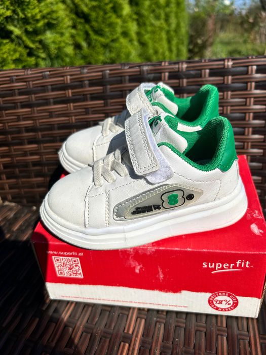 Кеди в новому стані для хлопчика або дівчинки.