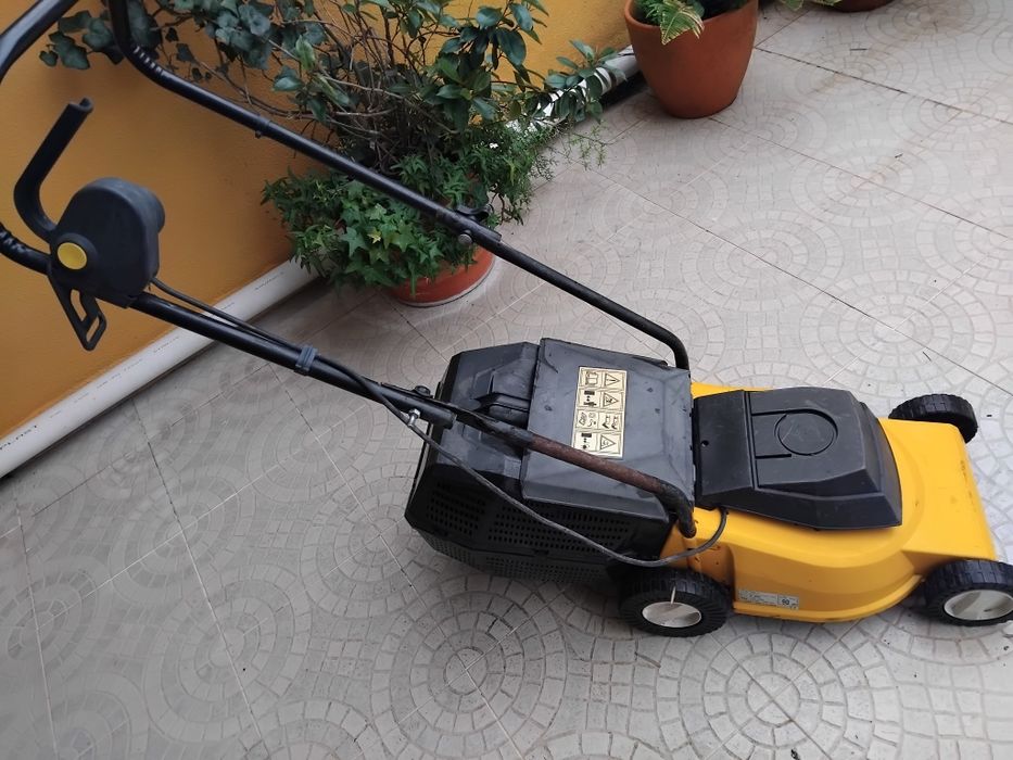 Corta relva eléctrico