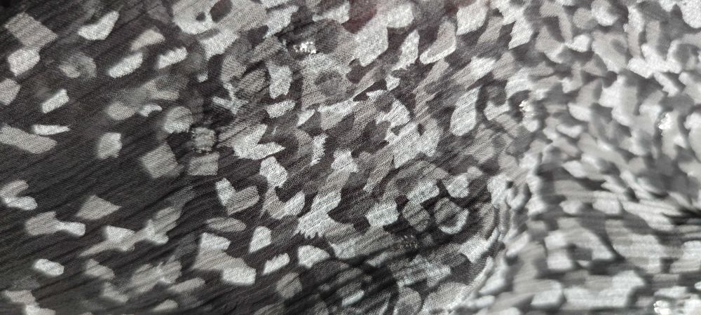 Sukienka bombka Camaieu z odkrytymi ramionami