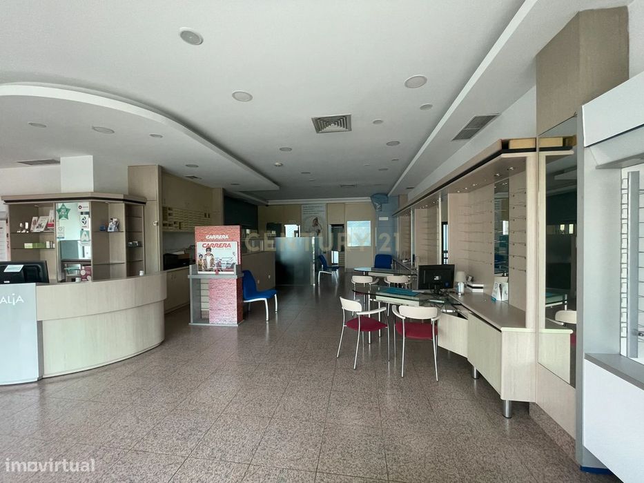 Loja Com 130 M2 No Centro Empresarial De Telheiras