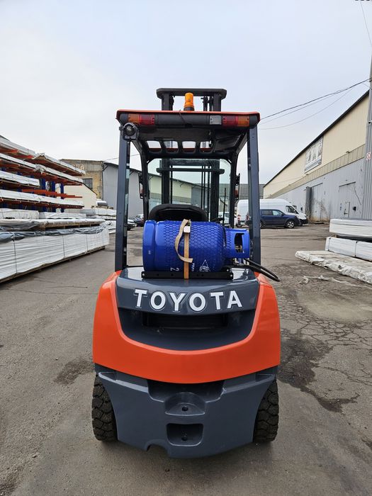 Навантажувач Toyota 2,5 тонн газовий. Вилочный погрузчик Тойота  б/у