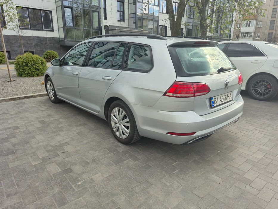 Автомобіль Volkswagen Golf