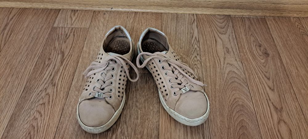 Туфлі з перфорацією