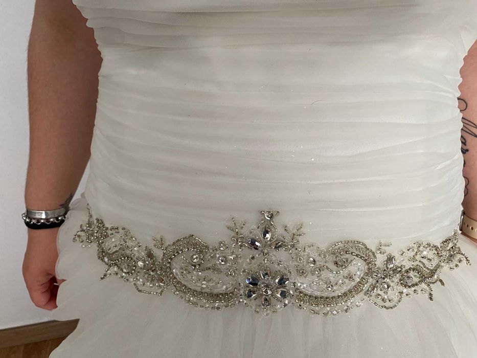 Vestido de noiva + véu + saiote completo 750€ negociável