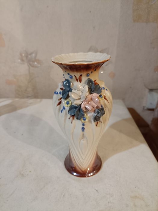 Ваза керамічна з квітами