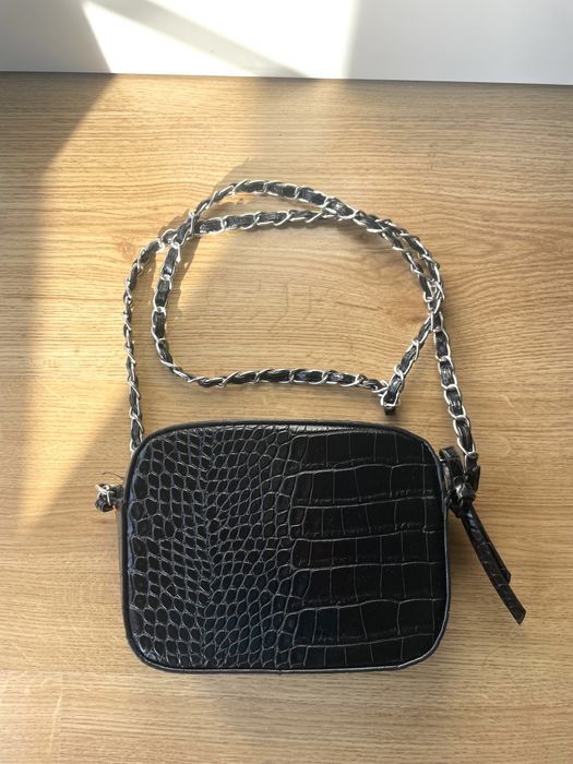 Mala Preta Tiracolo Stradivarius