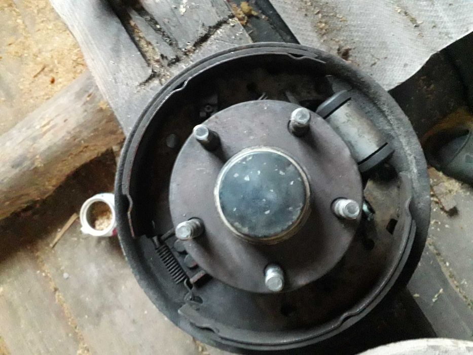 Продам задні барабанні тормоза на дві сторони