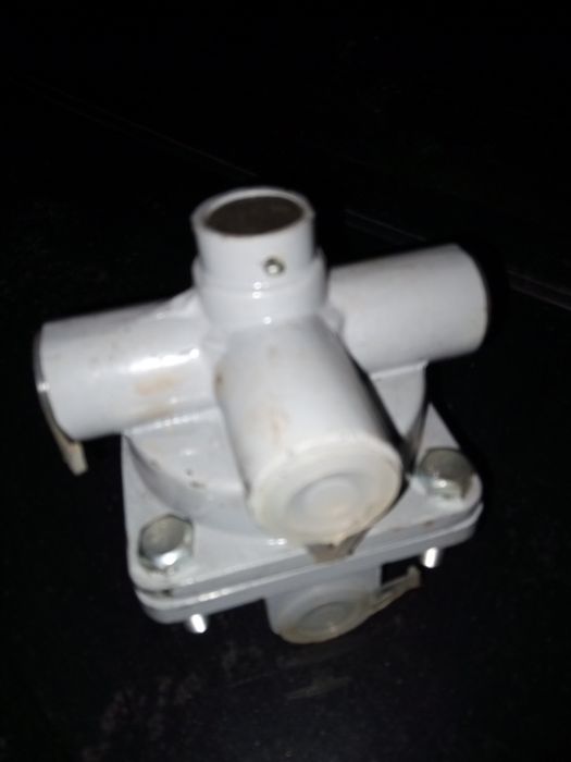 Кран ускорительный  пневмо система грузовиков Белаз,Маз,Камаз