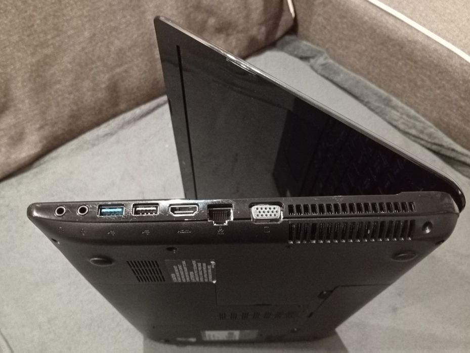 Laptop Toshiba satellite c55 core i3 4GB RAM 750GB Dysk