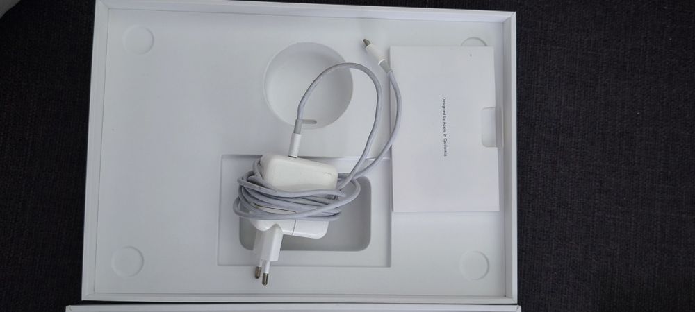 MacBook Air 13” M1 (2020) – 16 GB RAM / 256 GB SSD