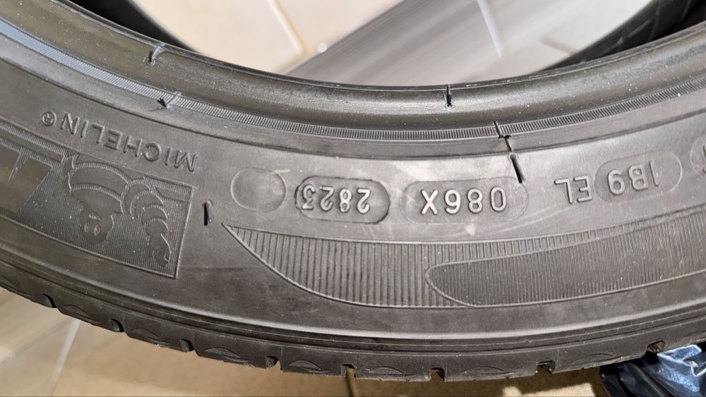 Резина шина колесо зимнє зима Roadstone Winguard Ice 225/60 r17