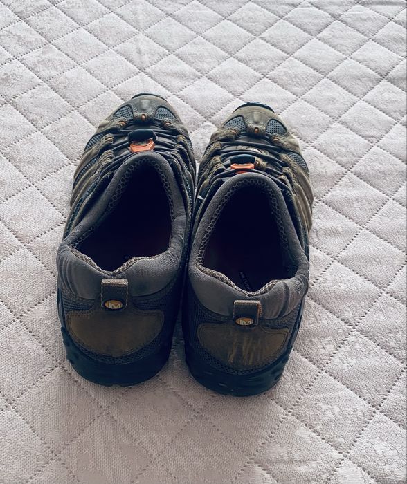 Tenis Merrell.