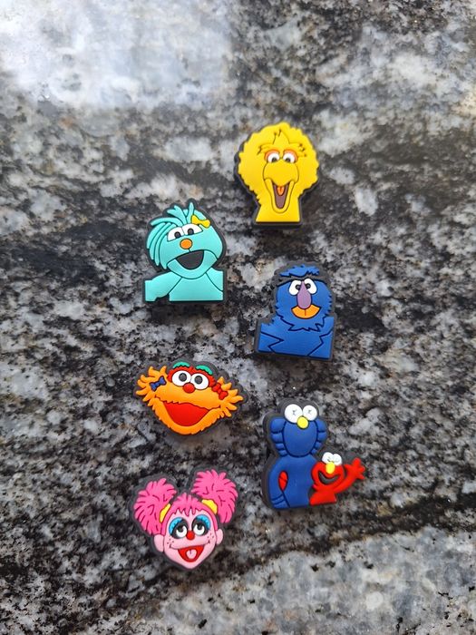 Przypinki Ulica Sezamkowa 6x charms ozdoby dodatki do butów