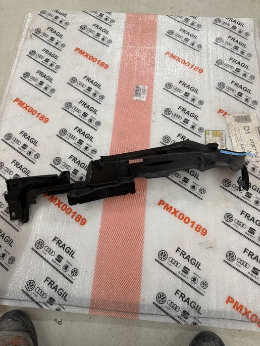 Audi A5 F5 8W6 Oslona blotnika prawa