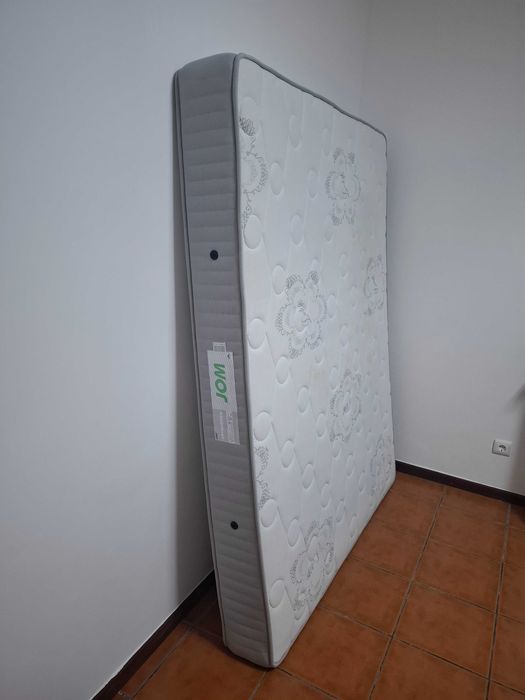 Mesa de centro sela de estar e colchão para cama de casal