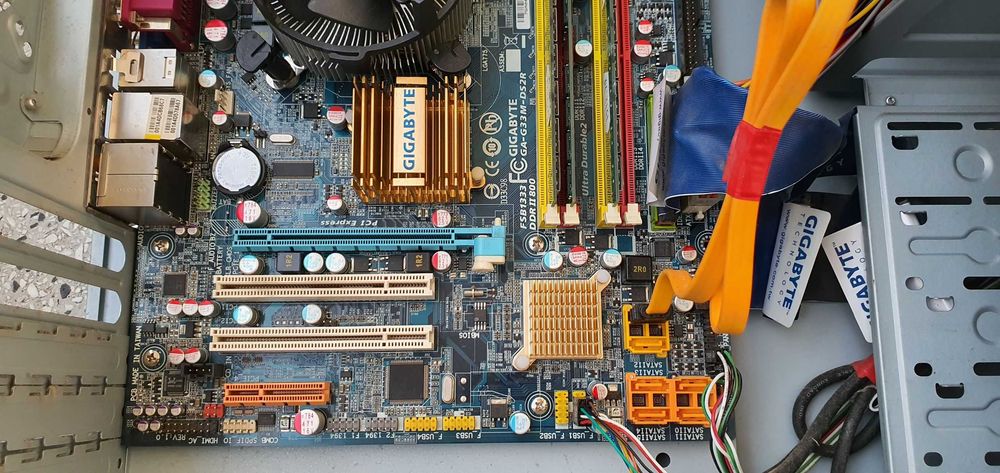 Tani i dobry komputer C2D D925/2GB/Integra/80GB