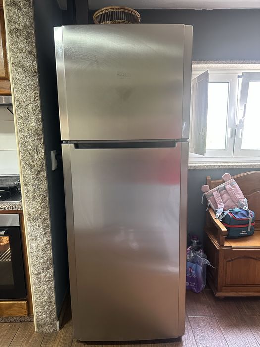 Frigorifico  com Congelador Hotpoint